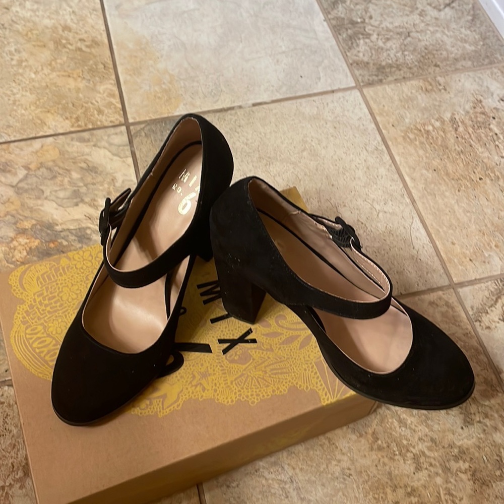 Mix NO.6 Black faux suede pumps with buckles